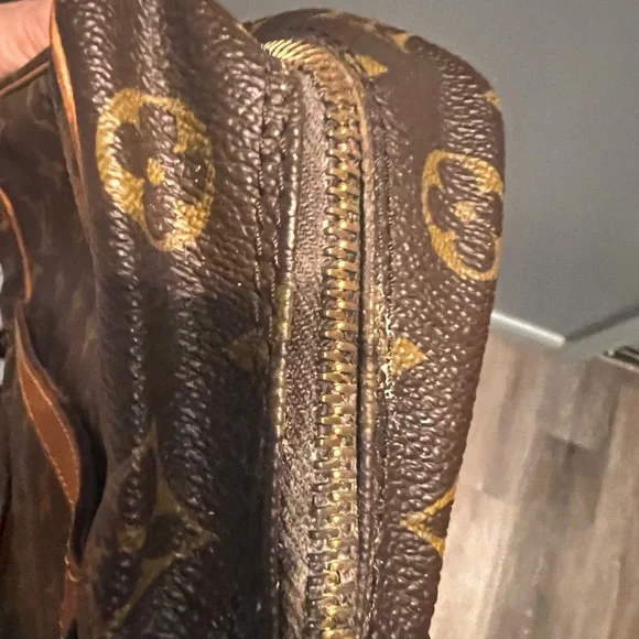 Louis Vuitton Brown Monogram Vintage Crossbody Bag - Picture 13 of 16